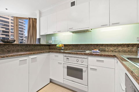 Quay West 2302 Self-Catering - Holiday Cairns 1