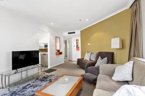 Quay West 2302 Self-Catering - Holiday Cairns 3