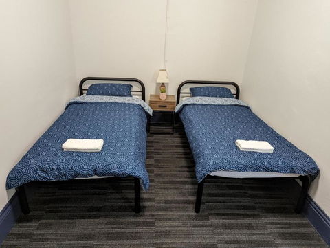 Queen Victoria Hostel - Holiday Cairns 3