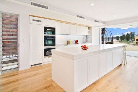 Queenscliff Penthouse - Beachfront - Holiday Cairns 1