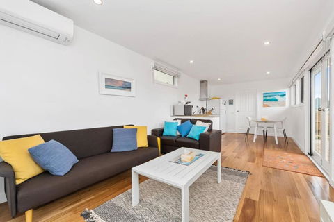 Quiet, Luxurious Guest House - Couples Retreat - Holiday Cairns 3