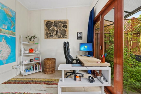 Quirky Marrickville 1-Bed With Courtyard By Shops - Holiday Cairns 2