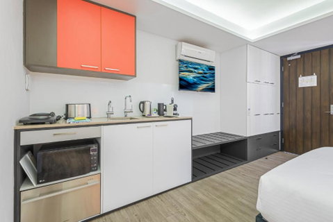 Quirky Studio With Sleek Decor In St Kilda - Holiday Cairns 1