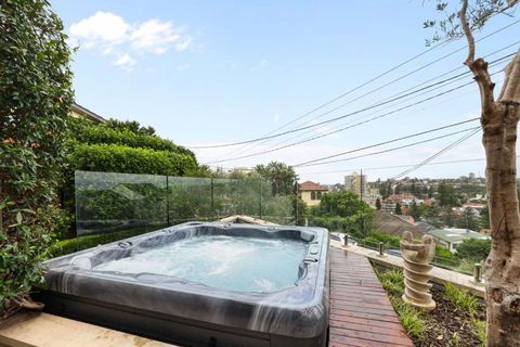 Ra Wonga - Queenscliff Beach House - Holiday Cairns 0