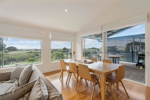 Range View House 23 Bristow Smith Ave Goolwa South-No Linen Included - Holiday Cairns 3