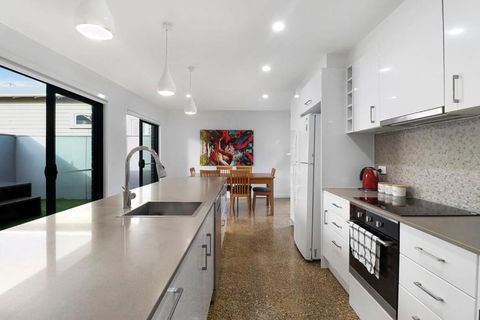 Raven West House I Corporate Or Holiday - Holiday Cairns 3