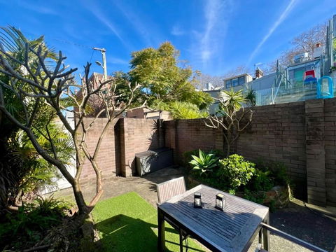 Rear Garden Suite - Holiday Cairns 0