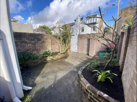 Rear Garden Suite - Holiday Cairns 1