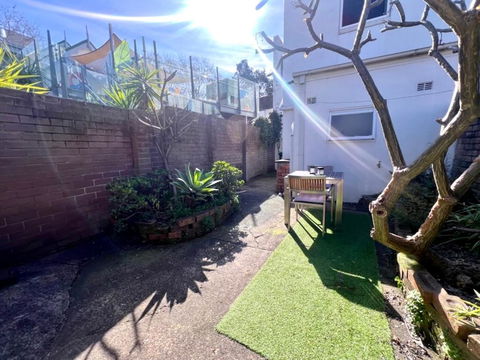Rear Garden Suite - Holiday Cairns 2