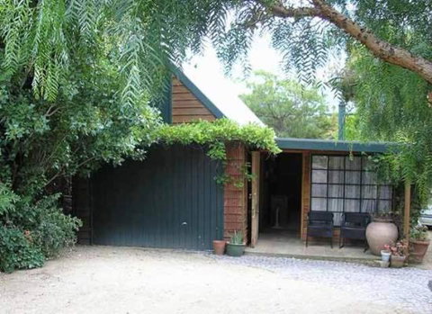 Red Brier Cottage Accommodation - Holiday Cairns 3