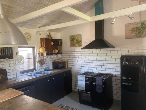 Private Country Escape With Valley Views - Holiday Cairns 0