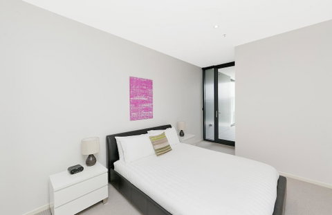 Astra Apartments Canberra - Manhattan - Holiday Cairns 2