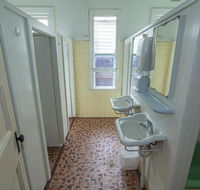 Australian Hotel - Holiday Cairns