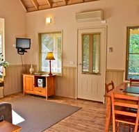 Autumn Leaf Cottage 1 - Holiday Cairns