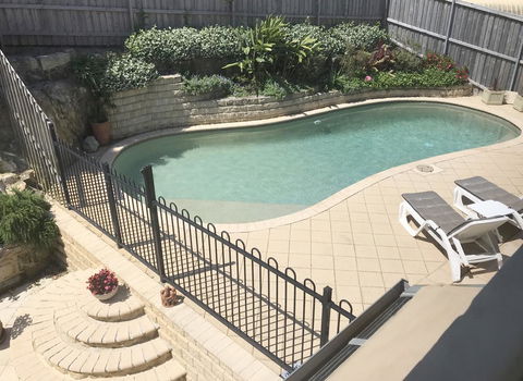 Avalon Seashells 2 Bedroom Apartment With Pool - Holiday Cairns 1