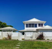 Away on Seaview Street - Holiday Cairns