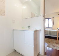 B8 Cafes Resturants UWA close to SCGH - Holiday Cairns