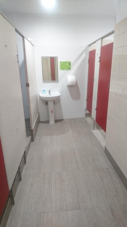 Backpackers Imperial Hotel - Holiday Cairns 2