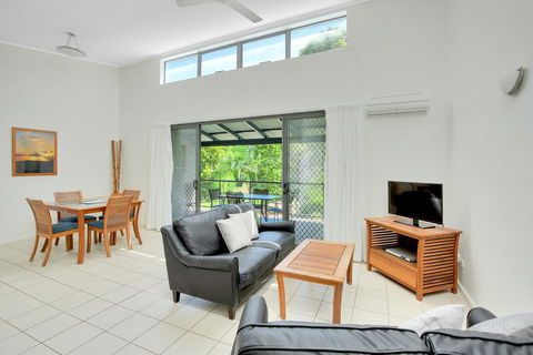 Baden 46 - Rainbow Shores, Walk To Beach, Top Floor, Air Conditioned Unit, Pools - Holiday Cairns 0