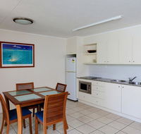 Baden 50 - Rainbow Shores Swimming pool walk to beach tropical surroundings - Holiday Cairns