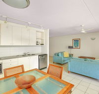Baden 61 - Rainbow Shores Air conditioned Unit Walk To Beach Pool Tennis court - Holiday Cairns