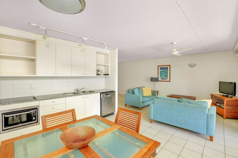 Baden 61 - Rainbow Shores, Air Conditioned Unit, Walk To Beach, Pool, Tennis Court - Holiday Cairns 0