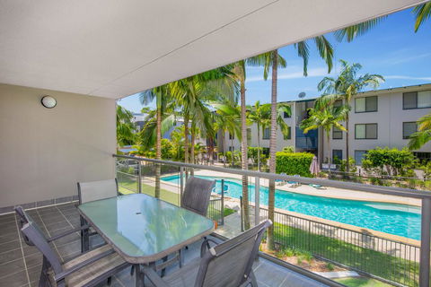 Baden 72 - Rainbow Shores, Stroll To The Beach, Air Con, Swimming Pools - Holiday Cairns 0