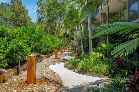 Baden 72 - Rainbow Shores, Stroll To The Beach, Air Con, Swimming Pools - Holiday Cairns 3