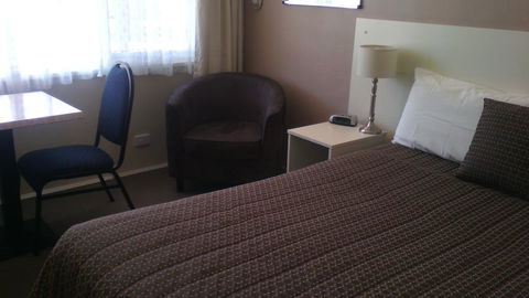 Bairnsdale Main Motel - Holiday Cairns 1