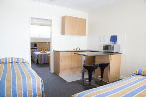 Bamboo Motor Inn - Holiday Cairns 0