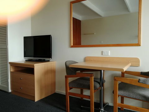 Banjo Paterson Motor Inn - Holiday Cairns 1