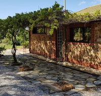 Barossa Glen - Henri's Cottage - Bed  Breakfast - Holiday Cairns