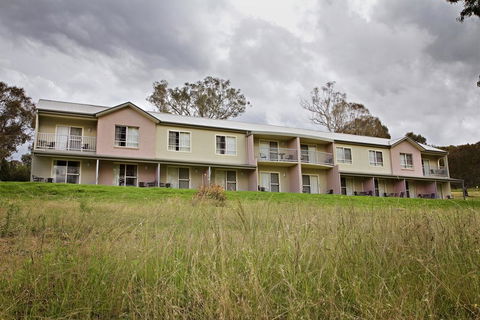 Bathurst Goldfields Motel - Holiday Cairns 0