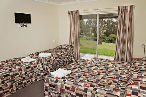 Bathurst Goldfields Motel - Holiday Cairns 3
