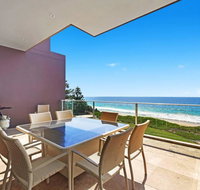 Beach and Ocean Front Penthouse with Wifi and Parking - Holiday Cairns