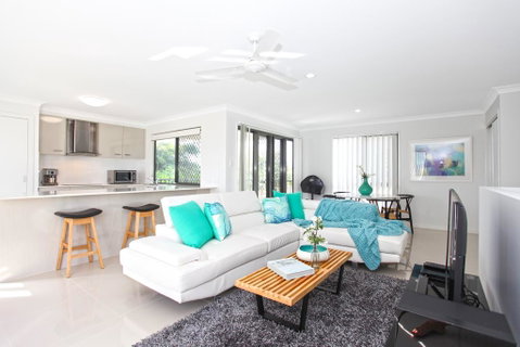 Beach Breeze Holiday House - Holiday Cairns 0