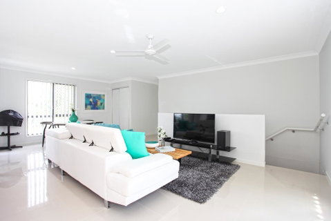 Beach Breeze Holiday House - Holiday Cairns 2