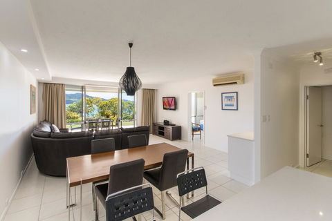 Beach Front Lagoon Lodge Apartments - Holiday Cairns 2