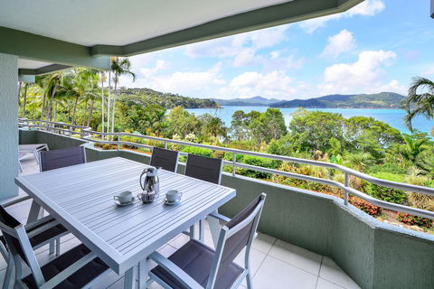Beach Front Lagoon Lodge Apartments - Holiday Cairns 0