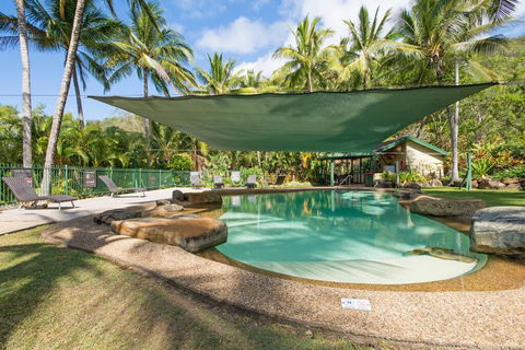 Beach Front Lagoon Lodge Apartments - Holiday Cairns 3