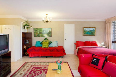 Beach Haven Studio - Holiday Cairns 3