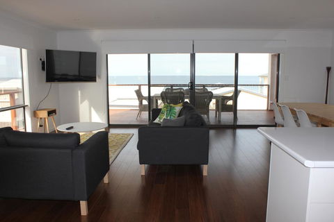 Beach House At Arno - Holiday Cairns 2