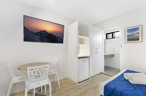 Beach House Motel - Holiday Cairns 3