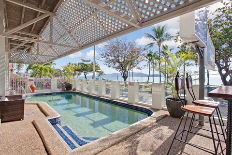Beach House Motel - Holiday Cairns 0