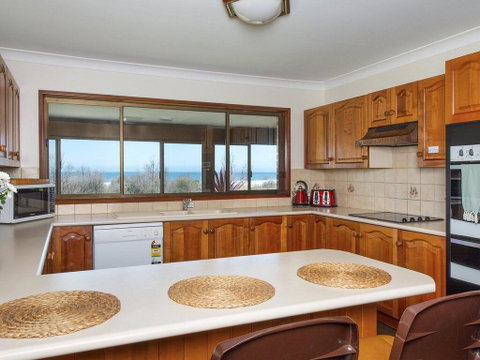 Beach House On Jones Beach - Kiama Accommodation - Holiday Cairns 3