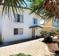 Beachcomber Unit 4- Beachside Unit - - Holiday Cairns