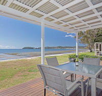 Beached Inn' 93 Foreshore Drive - Spacious beach front house - Holiday Cairns