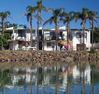 Beachfront 1 25 Willow Street - Holiday Cairns