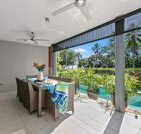 Beachfront Apartment with Ocean Views - Holiday Cairns