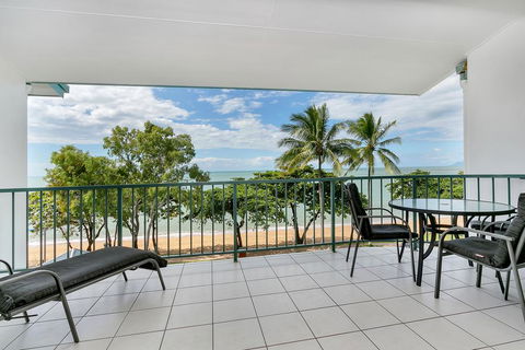 Beachfront Apartments On Trinity Beach - Holiday Cairns 2